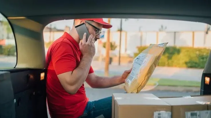 Wie viele Briefmarken kleben Sie auf einen 9×12-Umschlag?