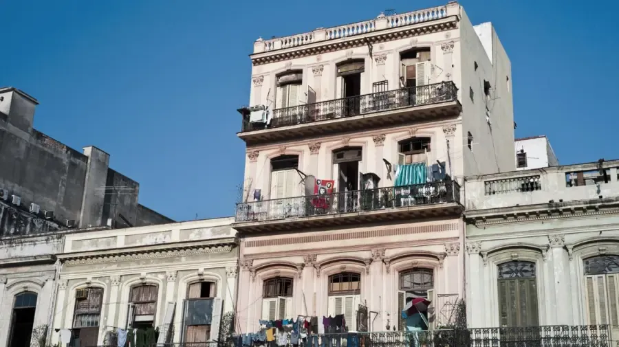 Якая вышыня трохпавярховага будынка?