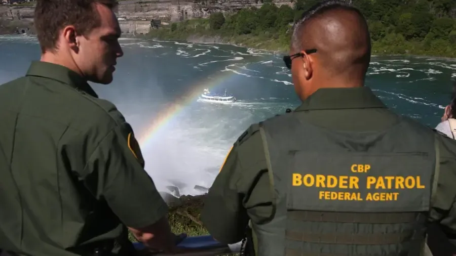 Quali stati confinano con il Canada?