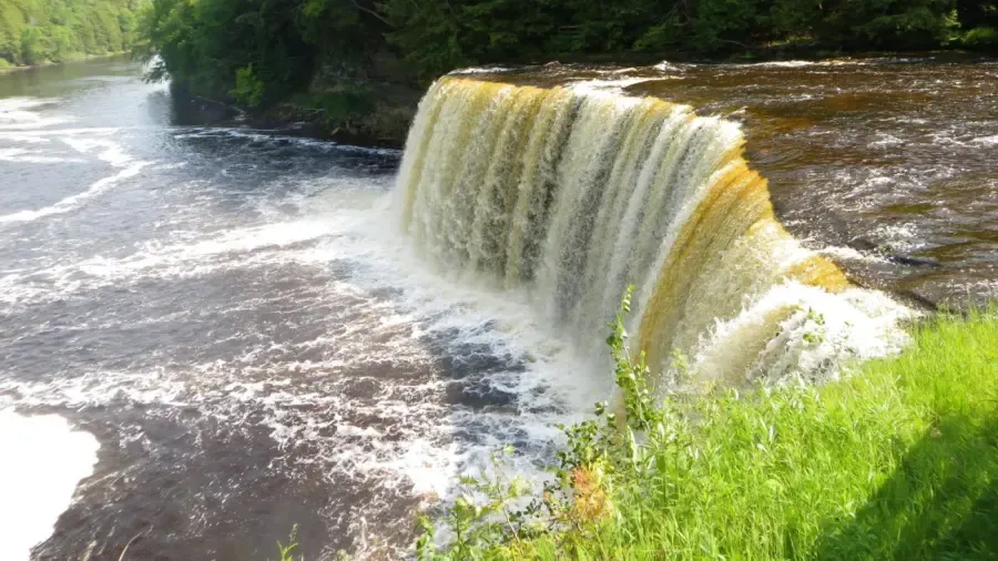 ¿Cuáles son las principales ciudades a lo largo del río Mississippi?