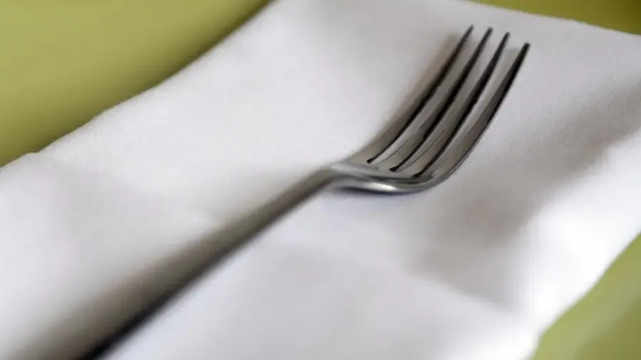 Hva er overtroen for å slippe en gaffel?' title='Hva er overtroen for å slippe en gaffel?