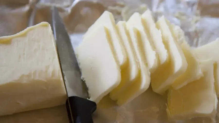 À quoi équivaut 1/4 livre de beurre dans des tasses ?