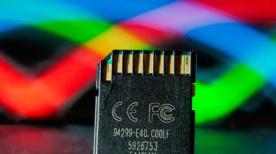 4GBのメモリーカードには何枚の写真が保存できますか?