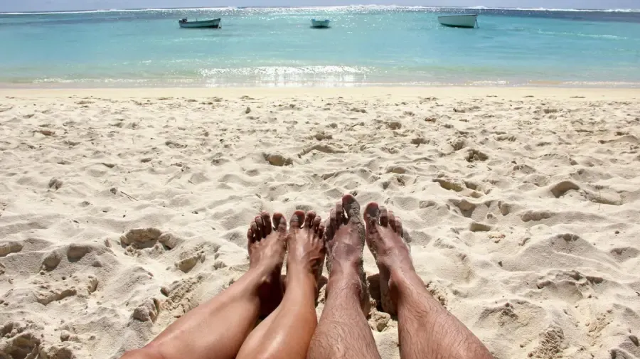 ¿A qué país pertenece el código telefónico 23?