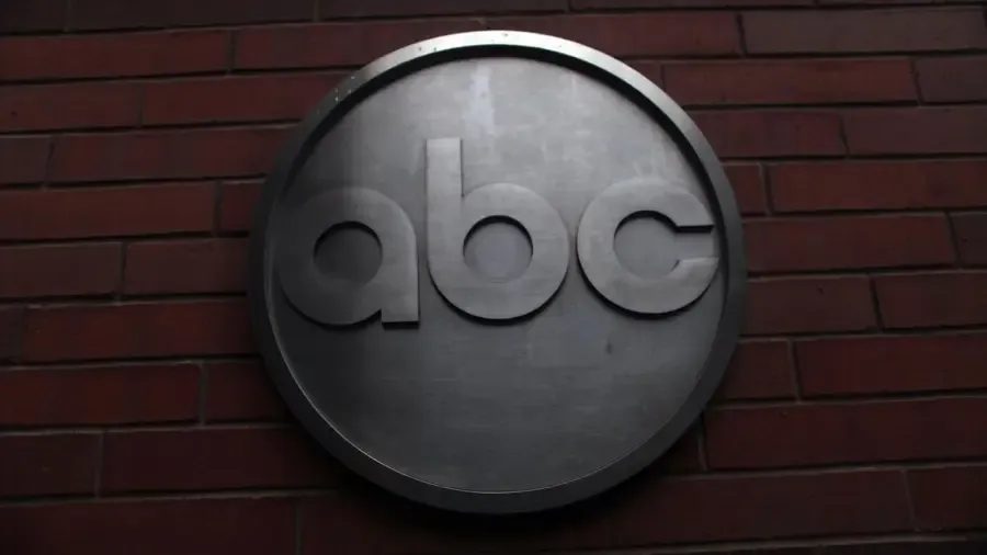 Que fait Ronnie Bass chez ABC ?