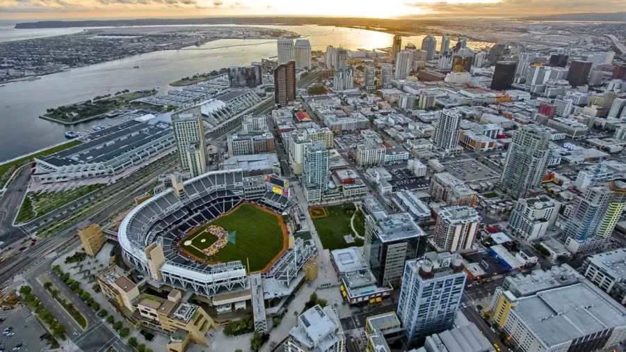 샌디에고의 파티 라인 번호는 무엇입니까?